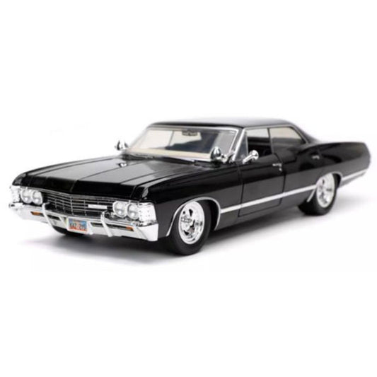 Supernatural - 1967 Dean Winchester with Chevy Impala SS Sport Sedan 1:24 Scale Hollywood Ride